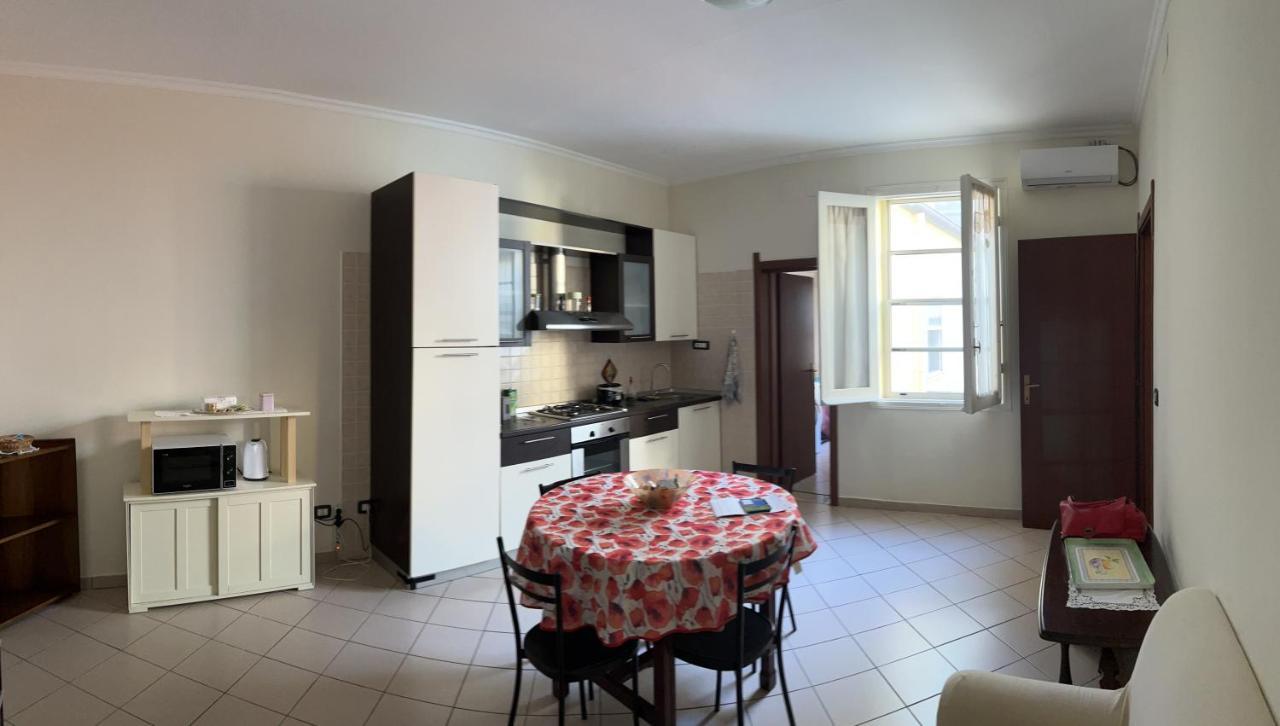 Casa Adriana, Centralissima, Confinante Ospedale Civile Сассарі Екстер'єр фото